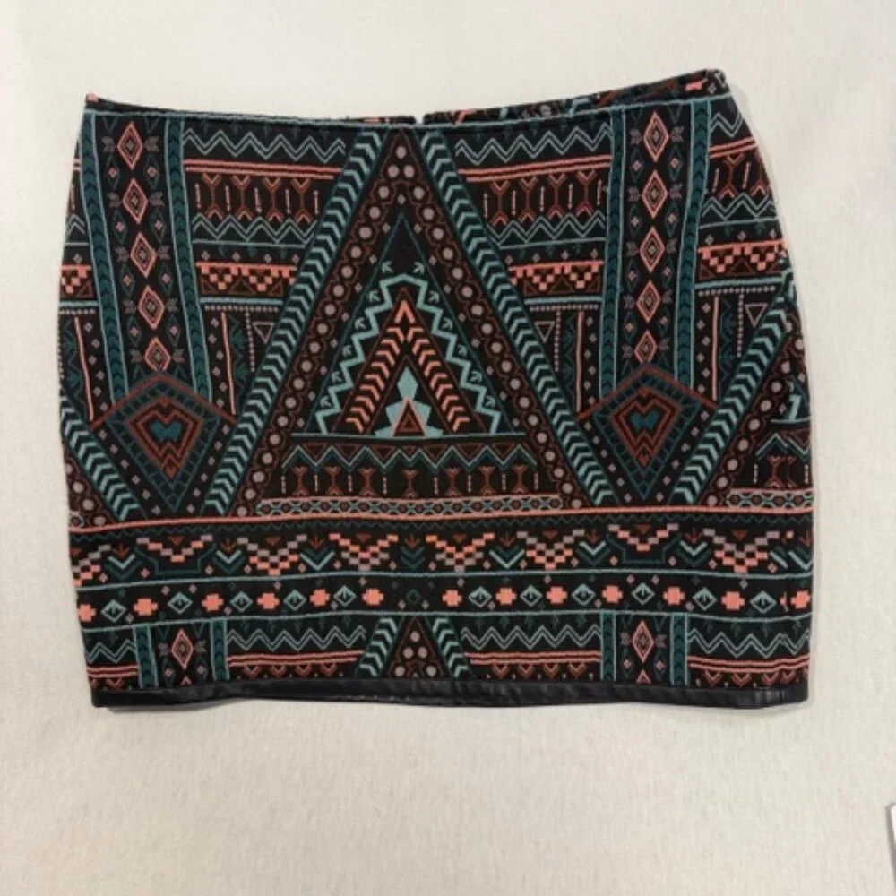 Express Mini Skirt Size 6 Western Boho Pattern Faux Leather Festival - Picture 3 of 11